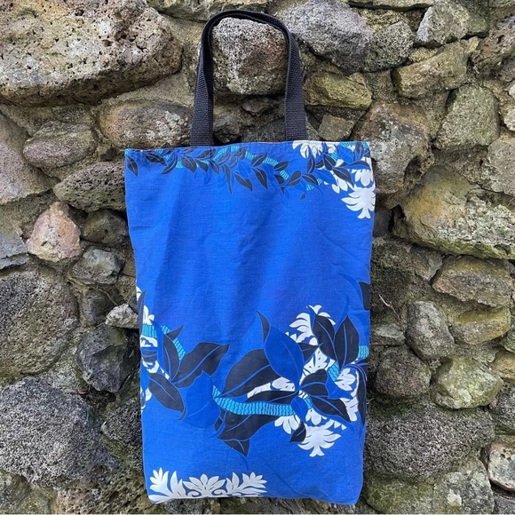 SOLD π Hawaiian quilt tote bag - Picture 2 of 4